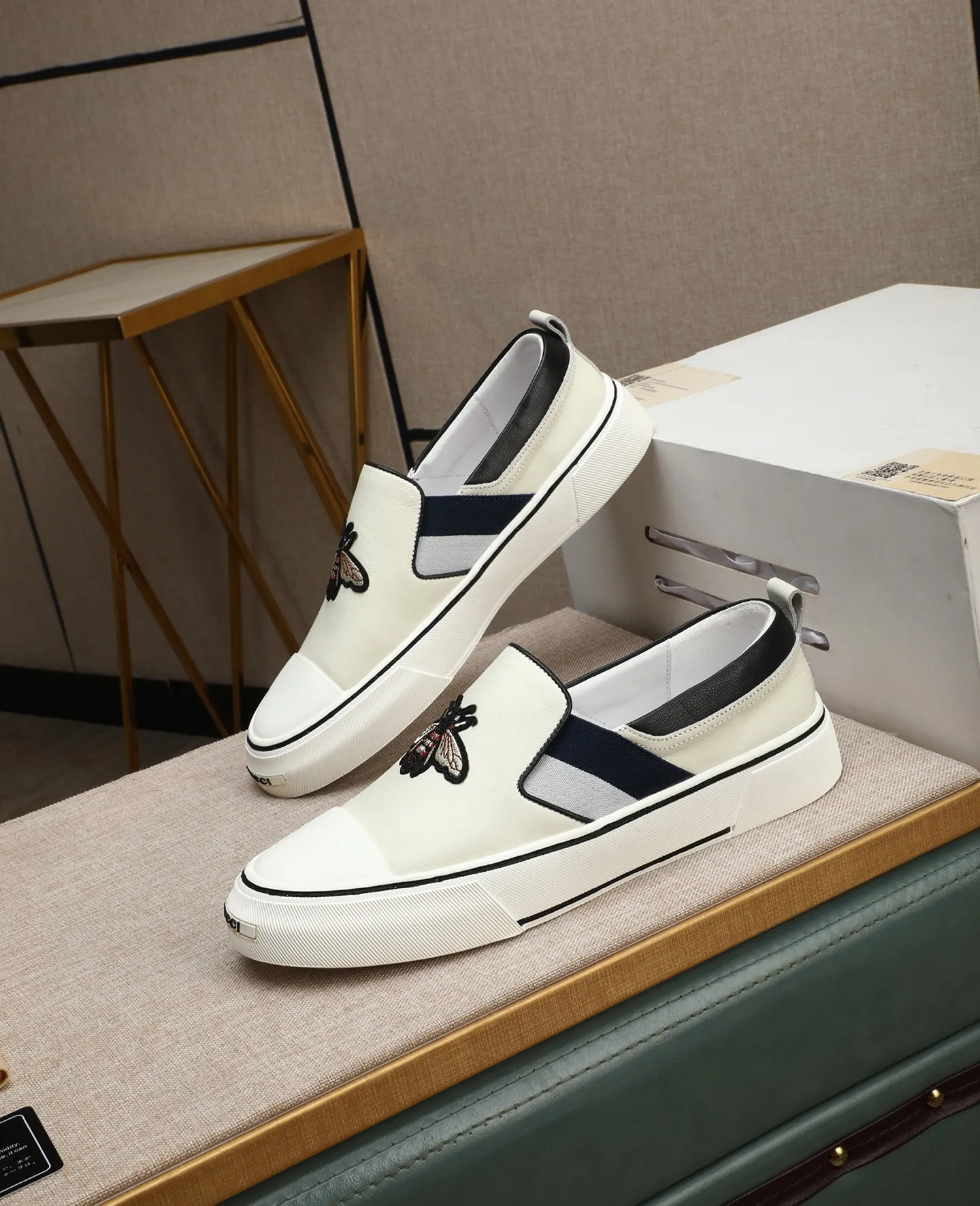 Men's shoes 💰460 GUCCI🔍🔍The latest models are on sale at the same time at the counter. Original calfskin imported from Italy, genuine leather lining, (high-end, extravagant, and classy) with exquisite workmanship. Soles: Original soles specially provided by the original factory. ⚠Exclusive double-layer movable molded soles are super comfortable⚠. Photos of the real thing🎬The real thing is even better🔍🔍"High quality·Follow the order" Code number 38-44